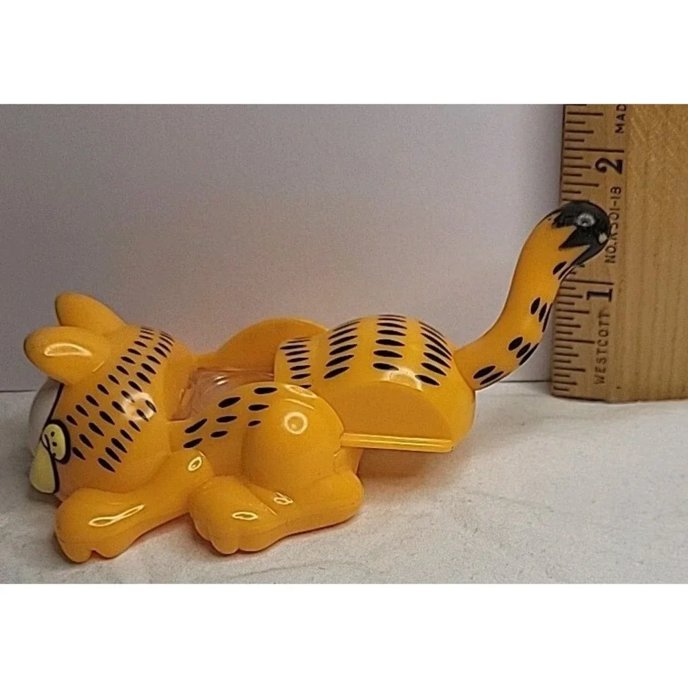Garfield Magnifying Magnifier Lens Plastic Toy Cat